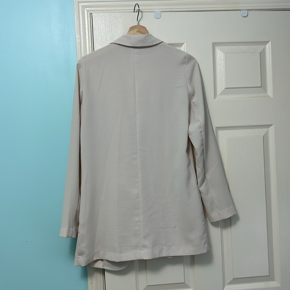 Lightweight Flowy Beige/White Blazer - Picture 5 of 7